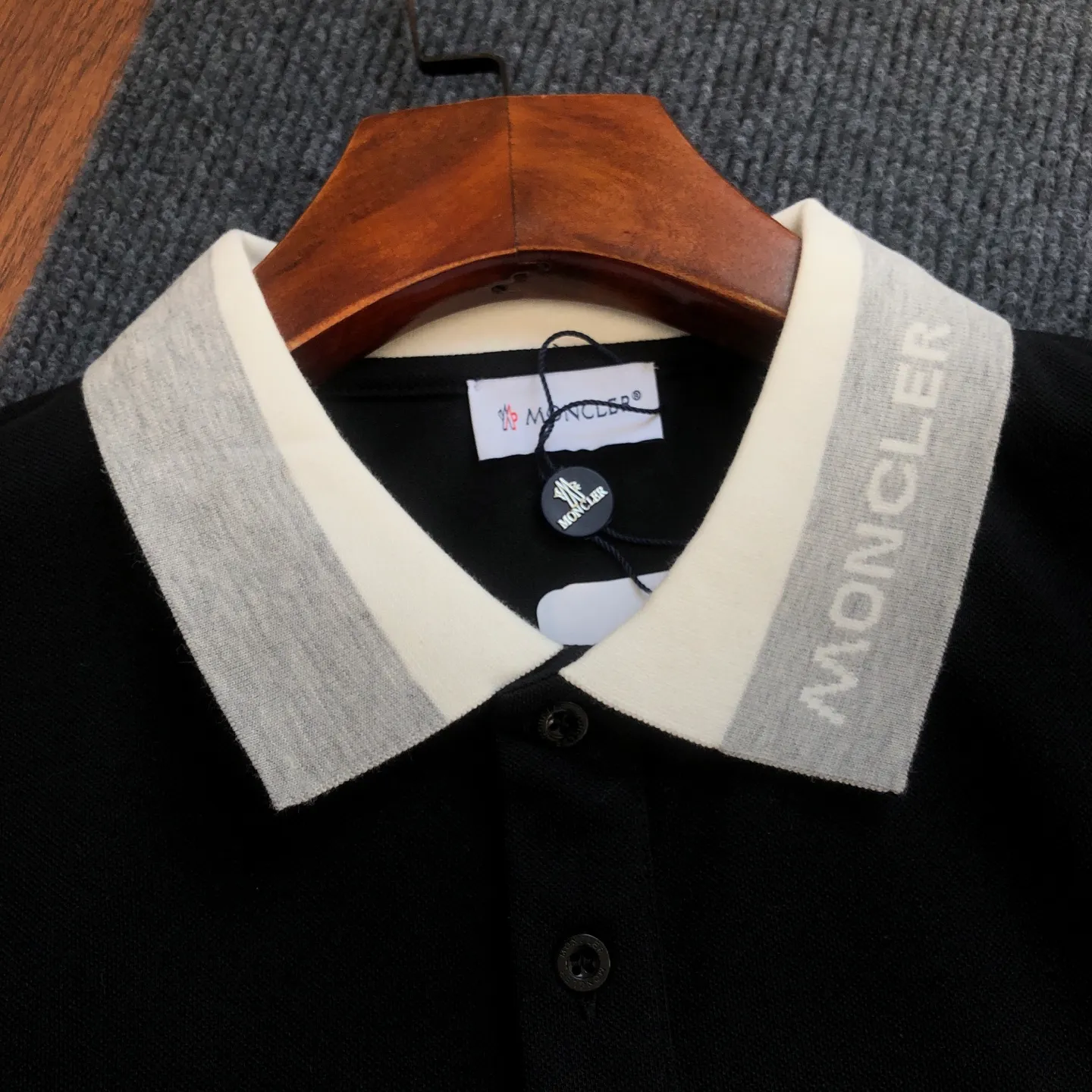 Moncler/ 2026New Arrival logo polo ⚠ ⚠ ⚠ Quality Same Style 50 Breathable Versatile polo Same Style Quality : Black White Size ：M ～ 3XL M： 102 71 46 18.5 L ： 106 73 48 19.5 XL： 110 75 50 20.5 2XL： 114 76 52 21.5 3XL： 118 77.5 54 22.5
